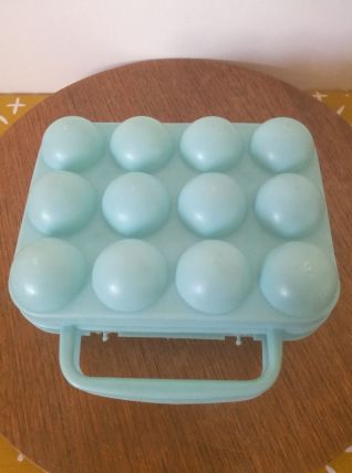 boite à oeufs vintage en plastique bleu pastel