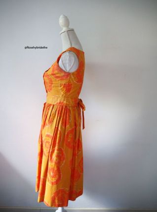 Robe babydoll orange aux motifs fleuris vintage 50's 60's