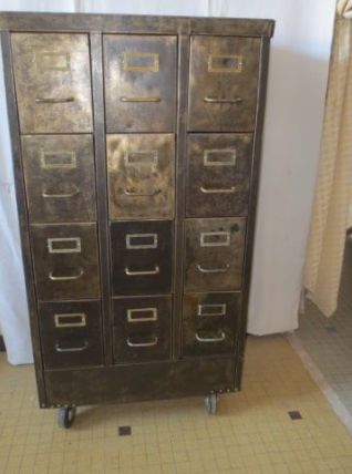 meuble de rangement métallique industriel