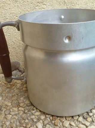 pot a lait ancien en aluminium ,vintage