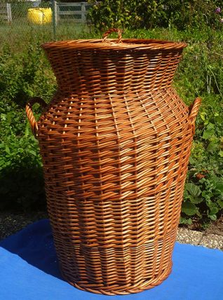 panier  a linge  en osier  type  amphore