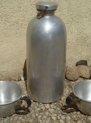 Bouteille Aluminium France Tournus unis+tasses