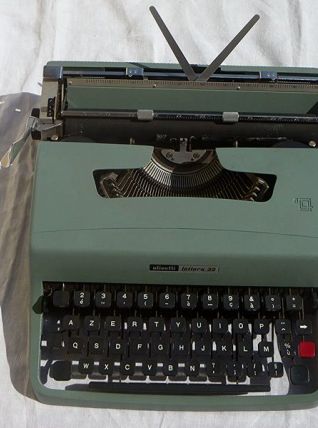 Machine a écrire Olivetti Lettera 32