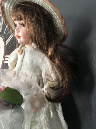 Poupée en porcelaine " Louise "