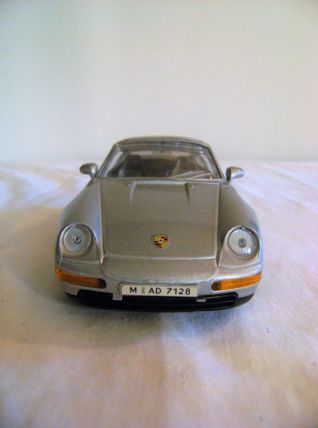 Porsche 911 (1993) échelle 1/24 eme Majorette