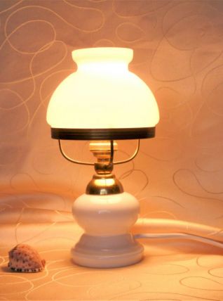 Lampe de chevet  en opaline / Lampe opaline ancienne.