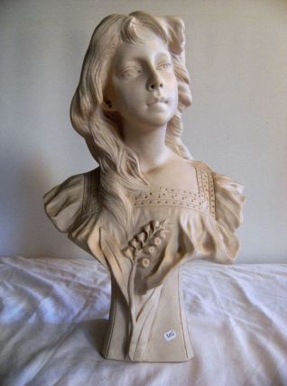 Buste sculpté en marbre blanc signé FG M575