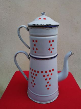 Grande cafetière émaillée blanche à damiers rouge (Années 20