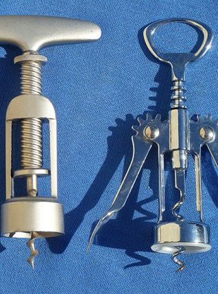 lot  de  2 tire bouchon  en métal