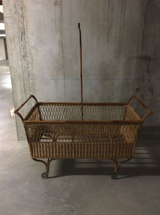 Lit d’enfant en rotin années 60