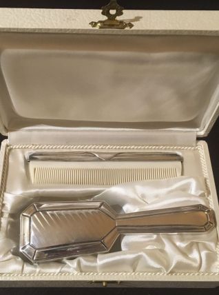 Coffret naissance brosse et peigne métal argenté 