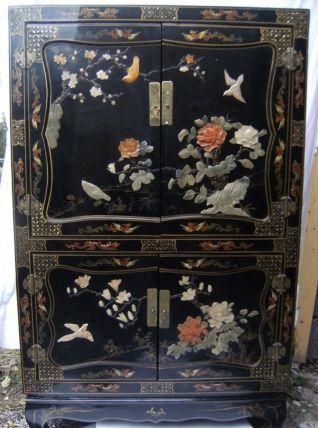  Armoire japonaise laquée motifs XXème siècle