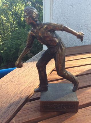 Jolie statuette d'un joueur de pétanque en laiton  made in F