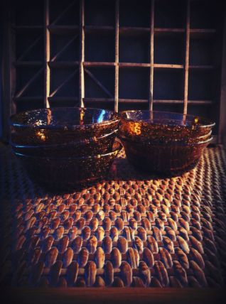 vintage coupelle en verre soufflé ambré BIOT