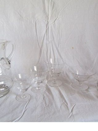Service de verres à pieds ,2 carafes : 34 pièces 