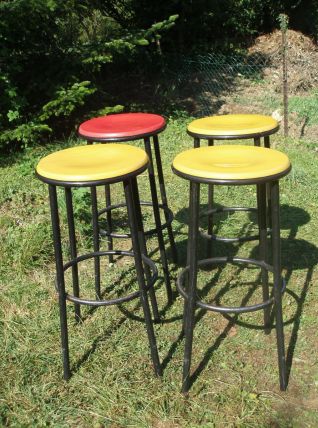 Suite de 4 tabourets de bar en bois coloré et métal noir