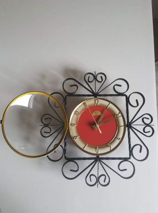 pendule  en fer forgé avec cadran rouge et doré 