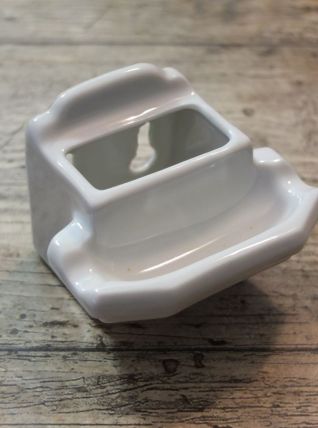 Cendrier mural en porcelaine