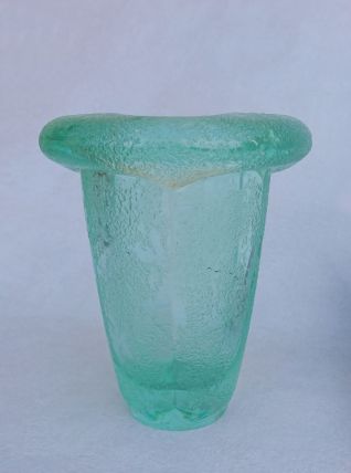 Daum - Vase polylobé à décor givré