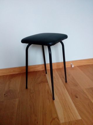 Tabouret en métal et skaï noir à pieds fuselés