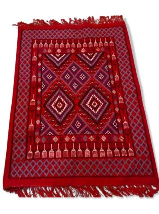 tapis rouge fait à la main 
