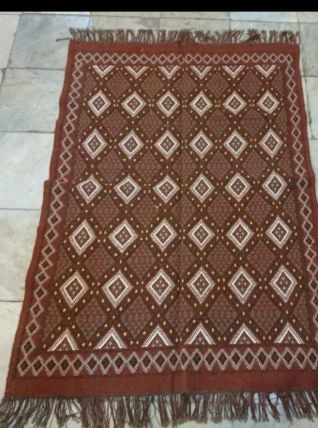 Tapis marron fait à la main 