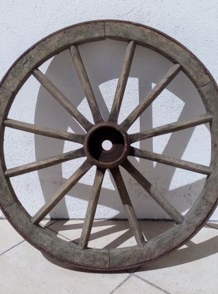 Ancienne roue de charrette