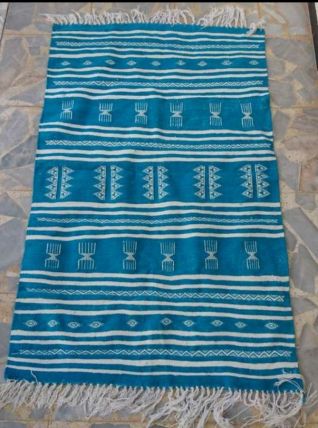 Tapis kilim berbère bleu et blanc fait main 
