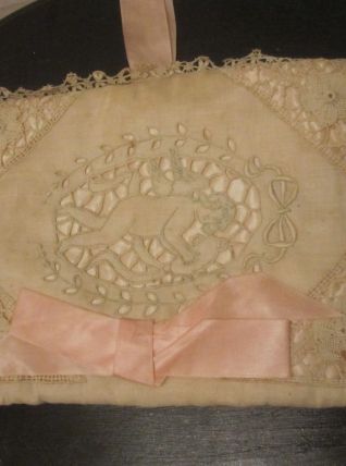 ancien coussin de Baptême