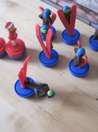9 jouet figurine nestlé skieur VINTAGE 