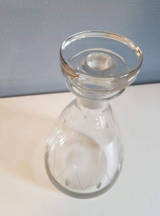 flacon vintage en verre ciselé avec bouchon