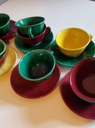 9 tasses et sous tasses vintage en faïence