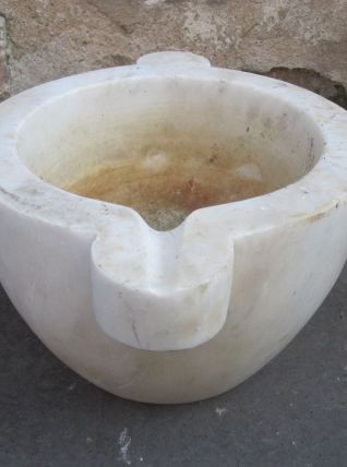 énorme mortier d'apothicaire en marbre blanc