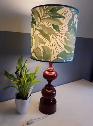 grande lampe vintage avec abat-jour jungle et pied tourné