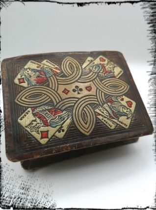 Ancienne boîte pour jeu de cartes