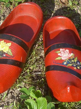 sabots  en bois peints , vintage