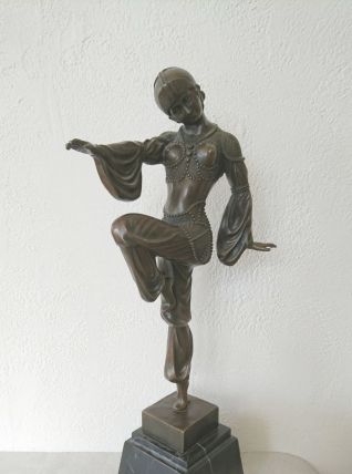D'après Chiparus - Sculpture de danseuse exotique en bronze