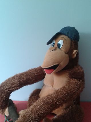 Peluche: grand singe avec trapèze