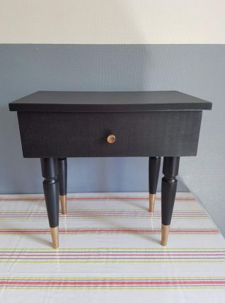 table de chevet vintage remise au goût du jour noire et or