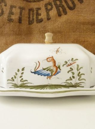 Beurrier, faïence estampillée Feret à Moustiers décor oiseau