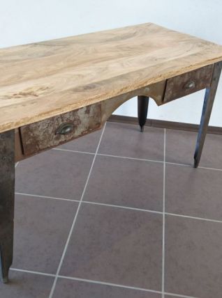 Bureau industriel vieilli