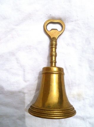 decapsuleur forme  cloche en laiton , ancien