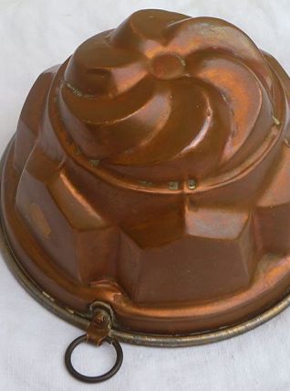 Moule ancien à gâteau en cuivre étamé