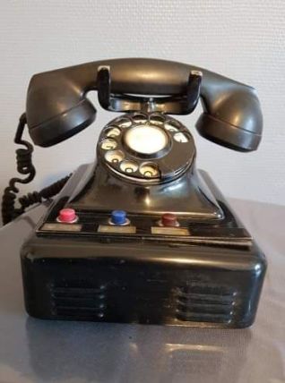 ancien téléphone en bakélite noire années 40