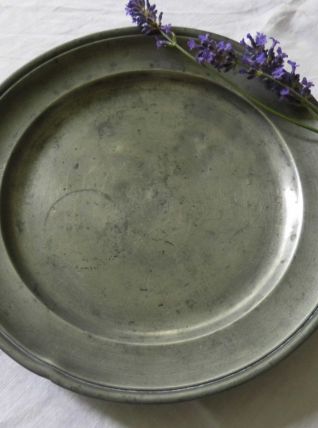 Assiette en étain à bord rond mouluré XVIIIème