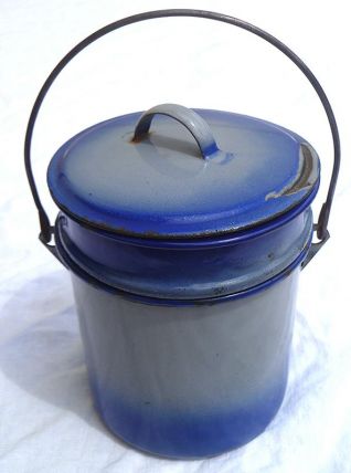Gamelle en acier émaillé , vintage