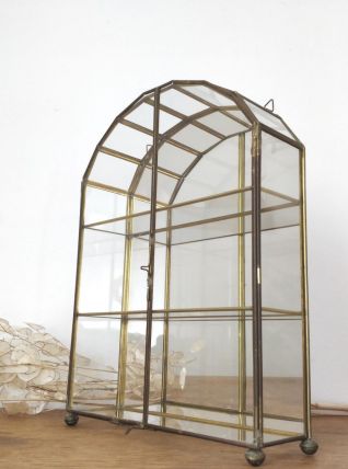 Vitrine vintage en verre , laiton et fond miroir