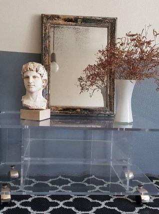 table plexiglas de marque Marais avec roulettes dorées 