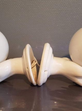 paire d'appliques mains  céramique blanche + globes opaline 