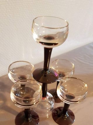 6 verres à liqueur anciens avec pieds violets